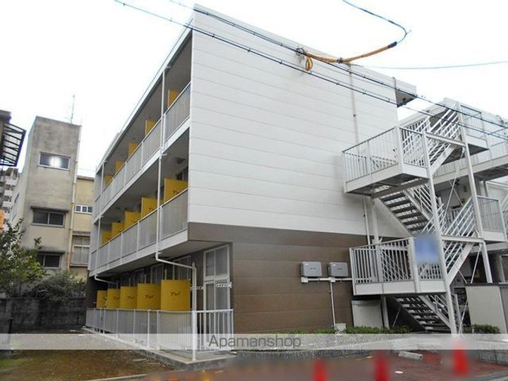 レオパレストラッドの外観
