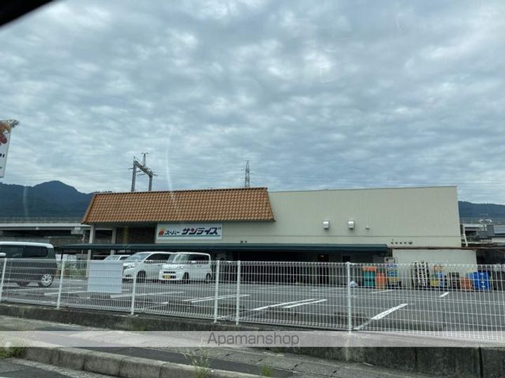 サンプレス比叡の周辺