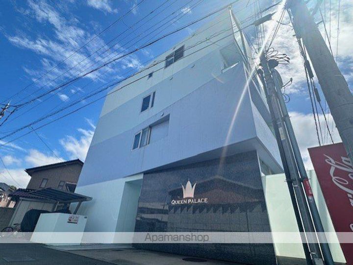 滋賀県東近江市東沖野3丁目の賃貸マンションの外観