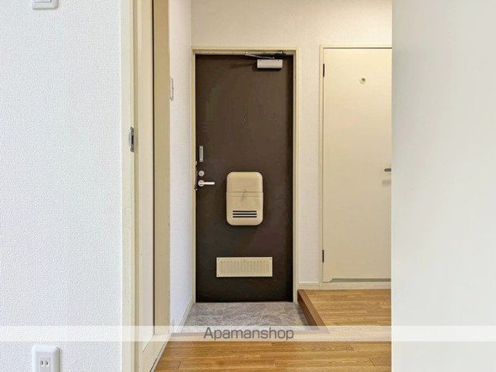 福島県郡山市横塚2丁目の賃貸アパートの玄関