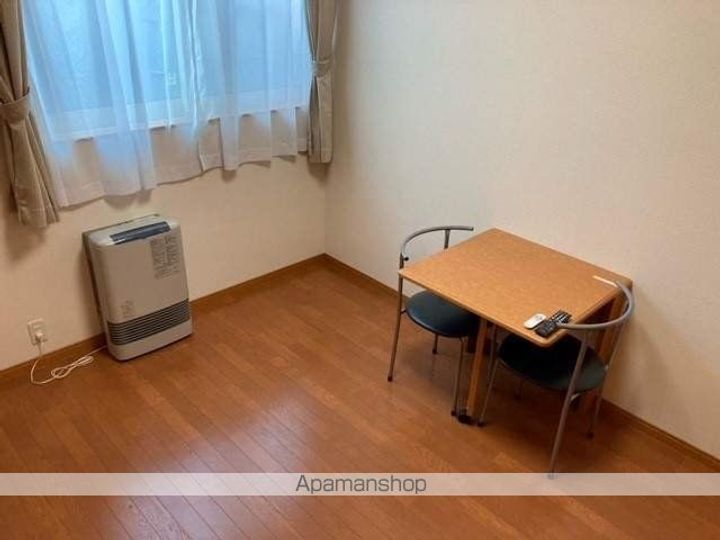 レオパレスバンフィー Ⅲ202の居間