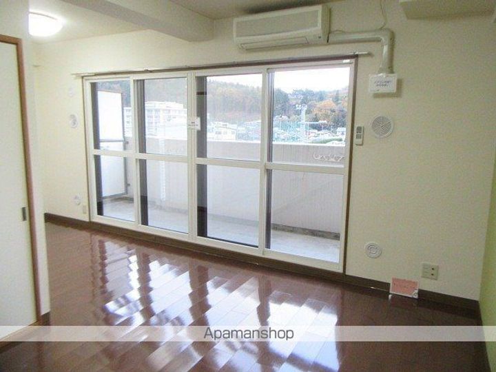 エスト加賀野504の居間