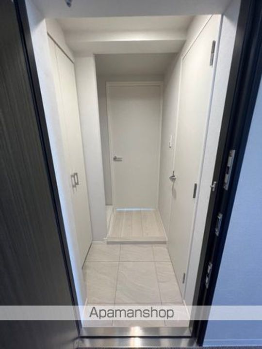 東京都杉並区和田1丁目の賃貸マンションの玄関
