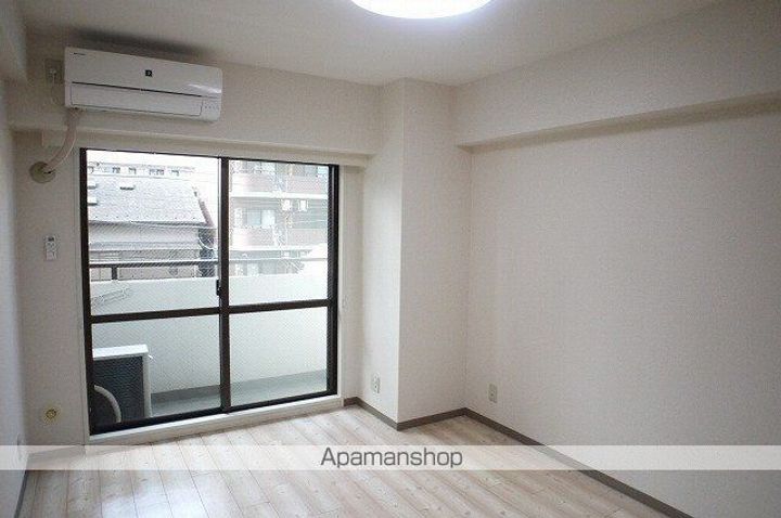 パーク・ノヴァ横浜弐番館の居間