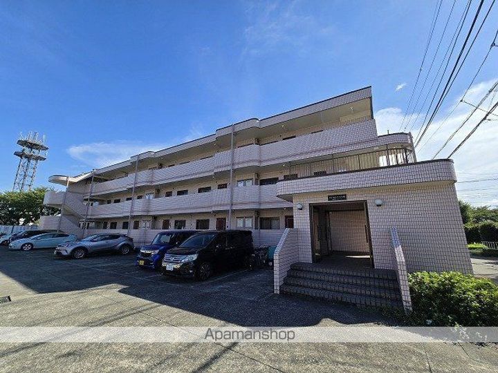 クレセント三ツ木の外観