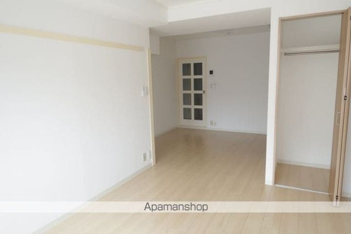 入間市駅前ビルの内装