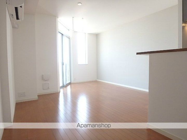 ラクレイス西新レジデンシャルタワーの居間