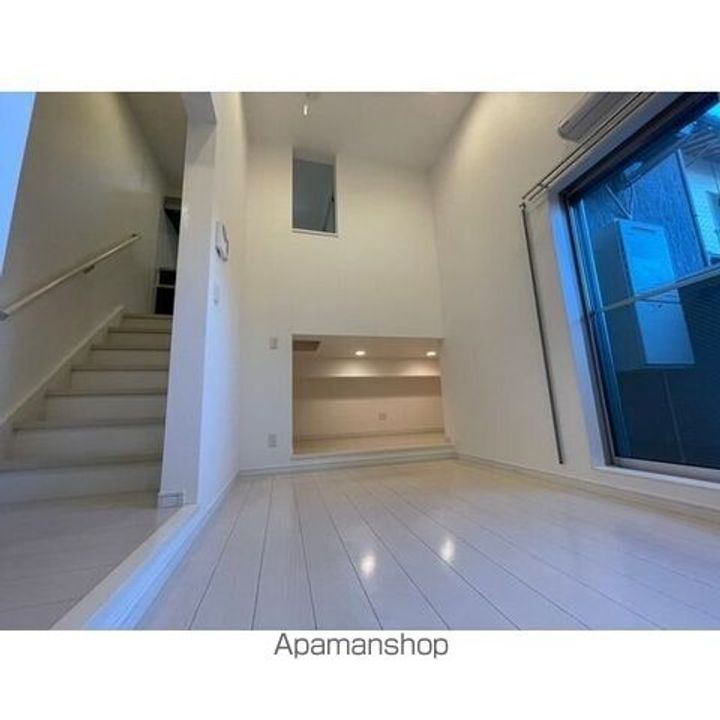 愛知県名古屋市守山区金屋2丁目の賃貸アパートの居間