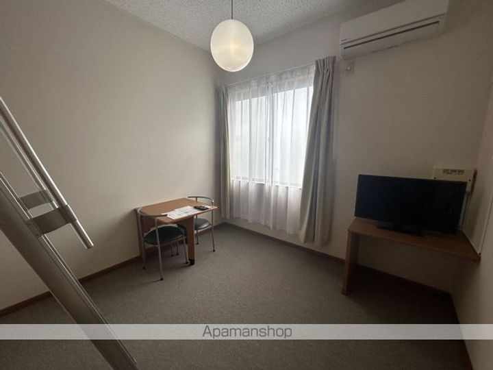 レオパレスセブンヒルズ204の居間