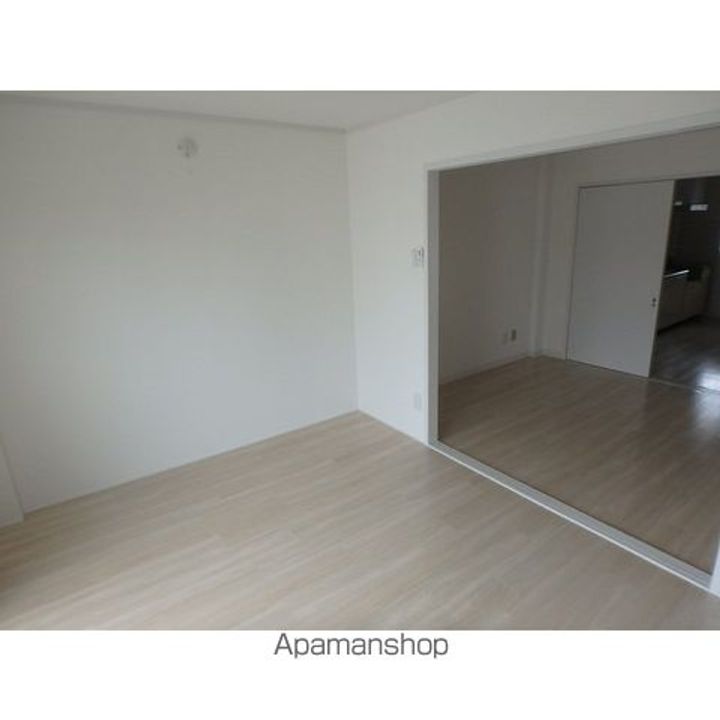 千葉県柏市東3丁目の賃貸マンションの居間