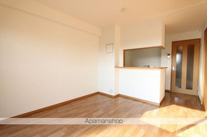 バレーフィールド仏生山館303の居間