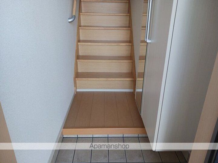 福井県あわら市二面の賃貸アパートの玄関