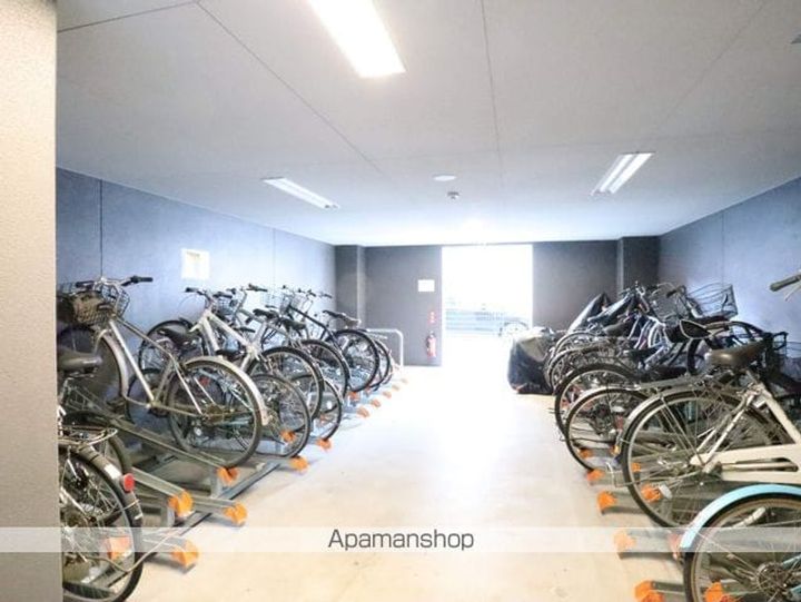 プレサンスジェネ葵の外観