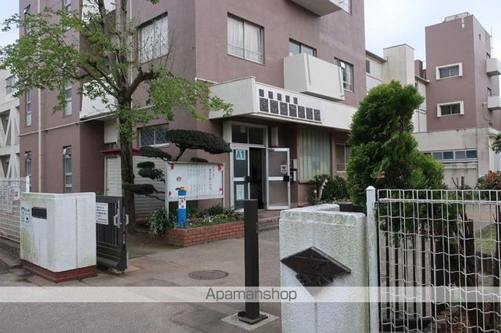 メゾンユースの周辺