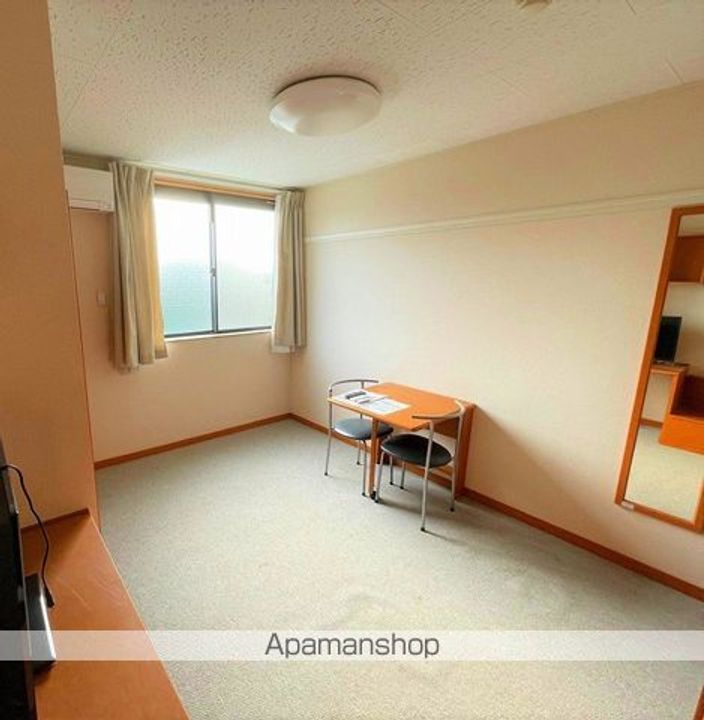 レオパレスサンクレール 柏Bの居間