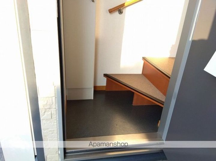 レオパレス川之江中央の玄関