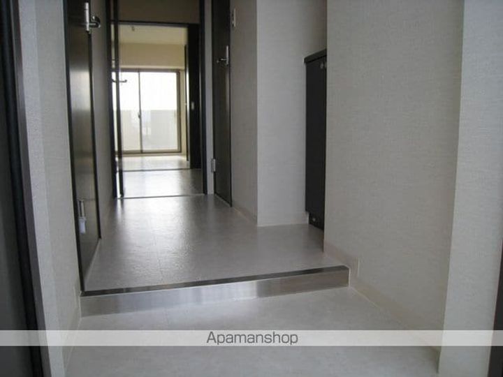 滋賀県草津市野路4丁目の賃貸マンション407の玄関