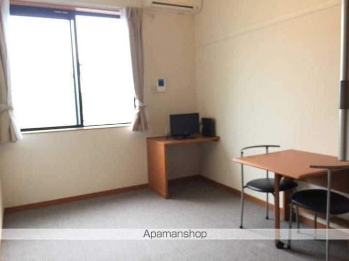 静岡県浜松市中央区西浅田1丁目の賃貸アパートの居間