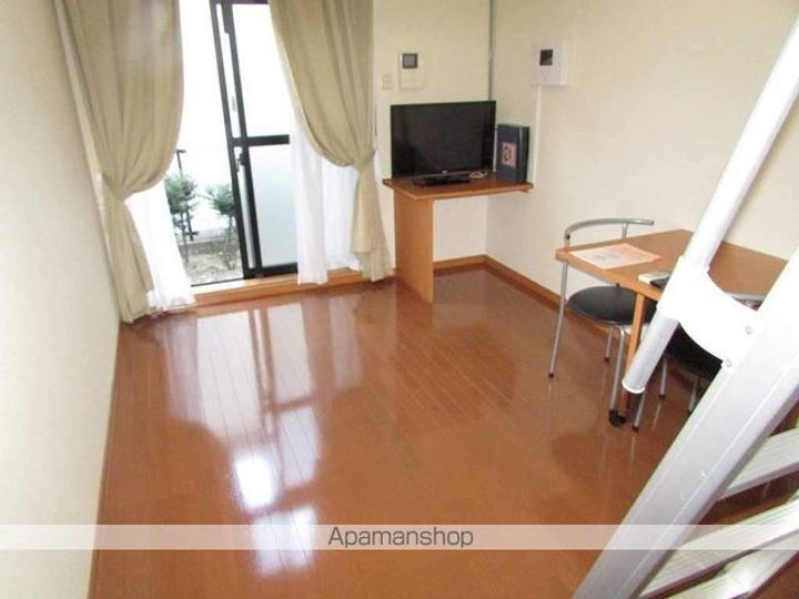 レオパレスWINGCOURT103の居間