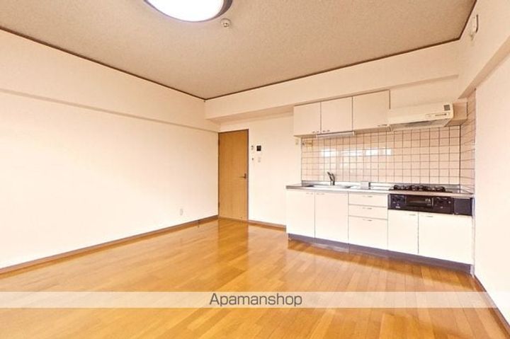 高知県高知市札場の賃貸マンションの居間