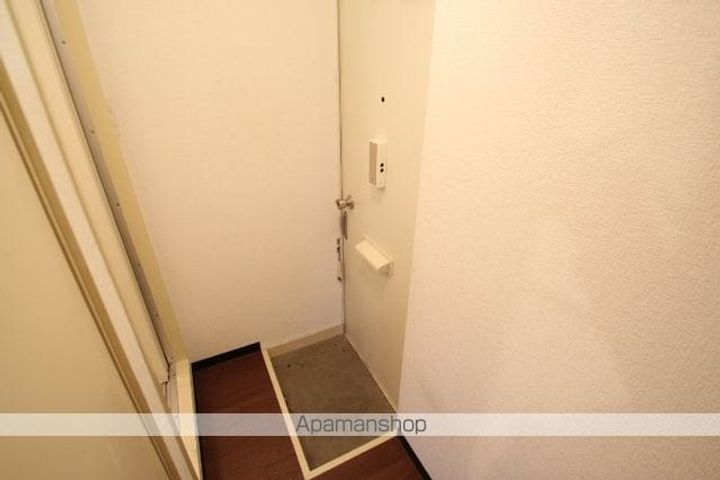 AMSスイート35B棟204の玄関