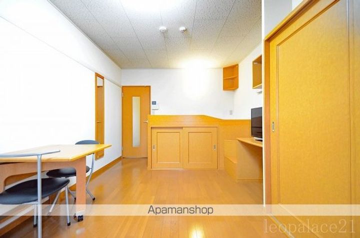 レオパレスフォレーの居間