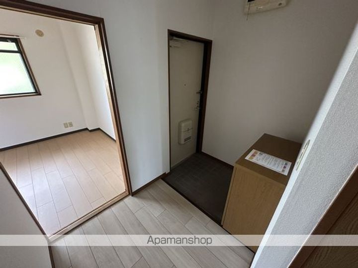 浅野ハイツの玄関