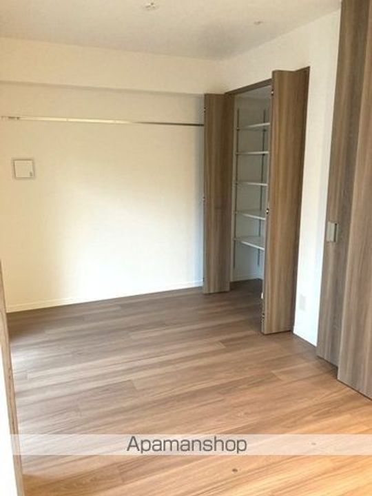 東京都北区赤羽1丁目の賃貸マンションの居間