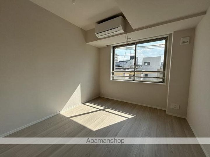 クラリティア横濱反町の居間