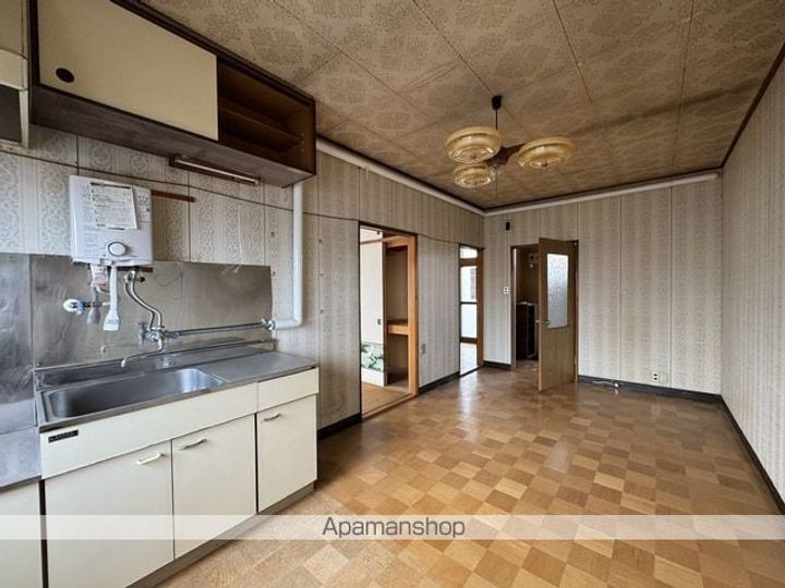 大空荘1号(オオゾラソウイチゴウ)204の居間