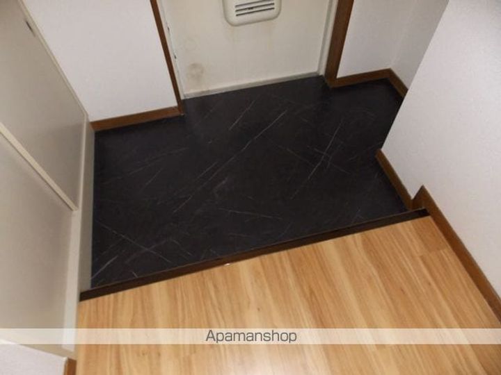 愛知県犬山市松本町1丁目の賃貸マンションの玄関