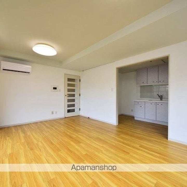 ハウス東雪谷203の居間