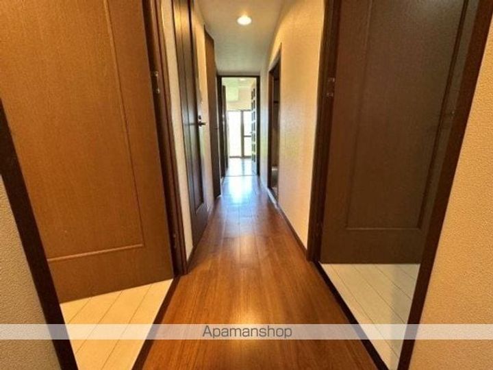 フォルクローレ草津東107の玄関