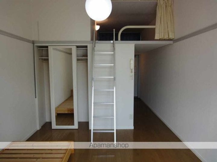 レオパレス二俣川の居間