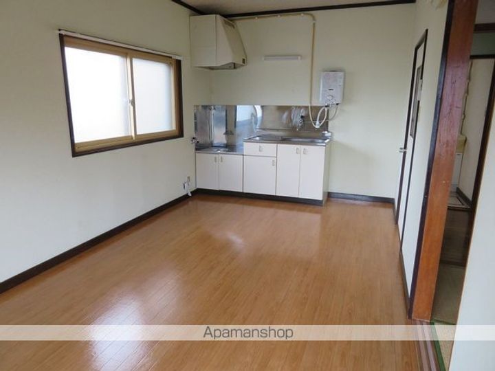 プチフローラ101の居間