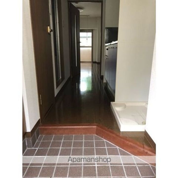 愛知県名古屋市千種区星ケ丘2丁目の賃貸マンションの玄関