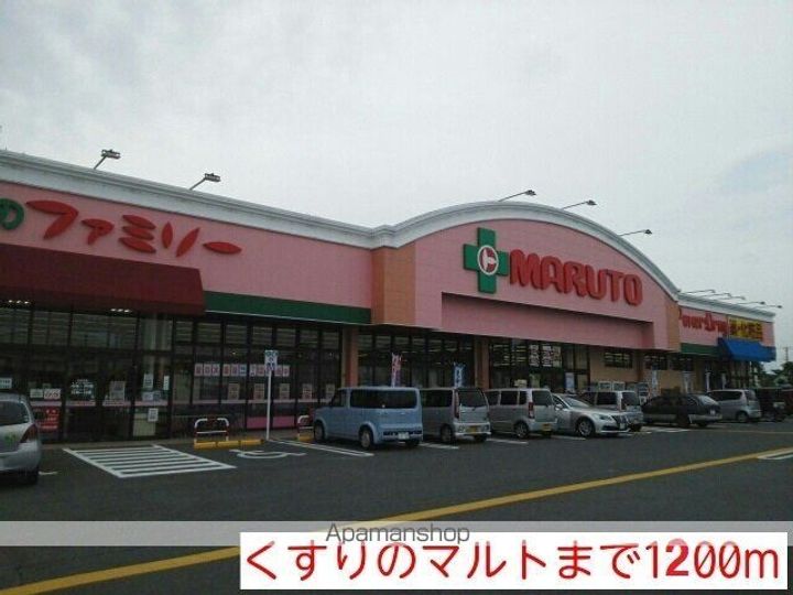 デュ・ソワールの周辺