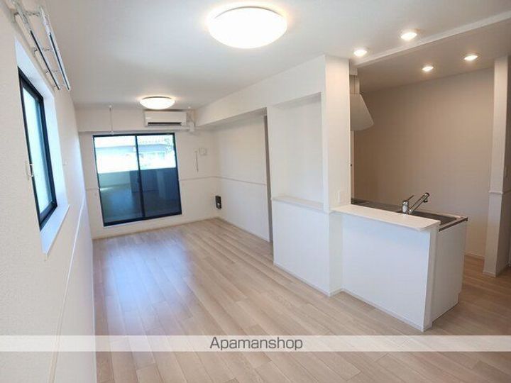 プリムローズ Aの居間