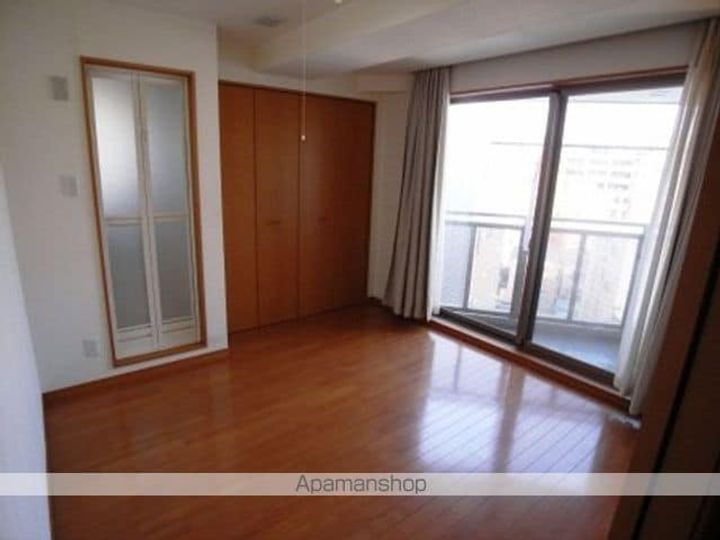 サンシャルム万代601の居間