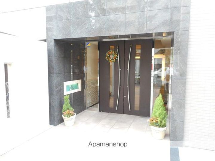 東京都中野区中央5丁目の賃貸マンションの外観