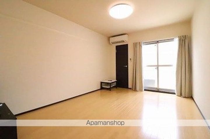 東京都東大和市立野2丁目の賃貸アパートの居間