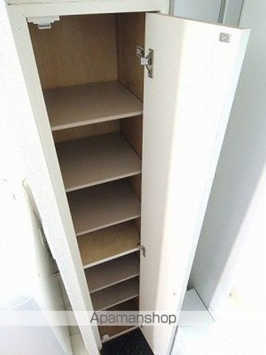 レオパレスアークハイムⅡの玄関