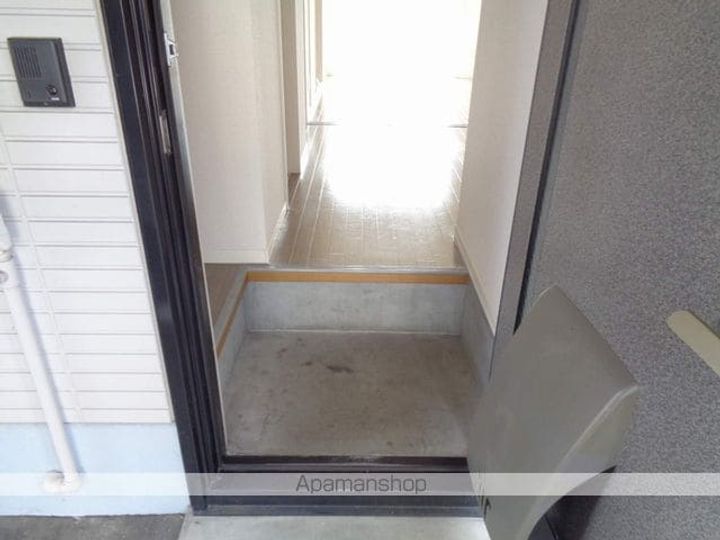 フレグランスK A棟102の玄関