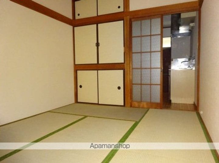 日の出コーポの居間