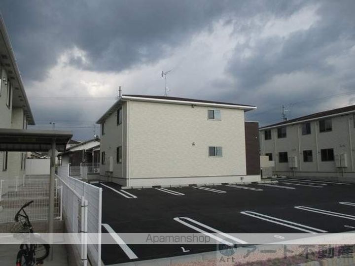 愛媛県東温市志津川南4丁目の賃貸アパートの外観
