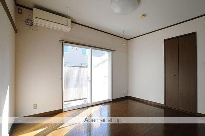 ハイツパープル101の居間