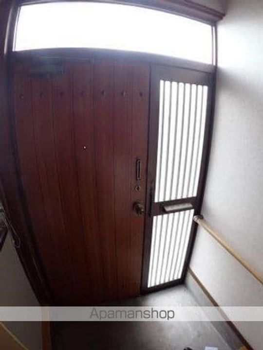 イトウハイツ106の玄関