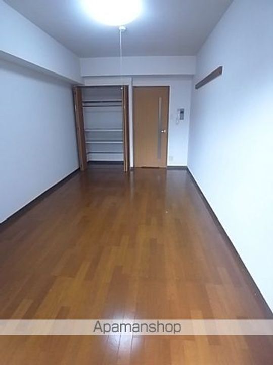 ウェステリア西大須909の居間