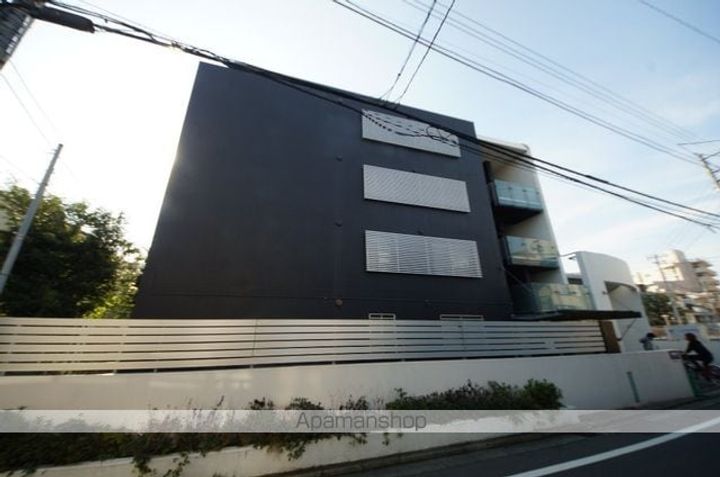 レジディア北新宿の外観