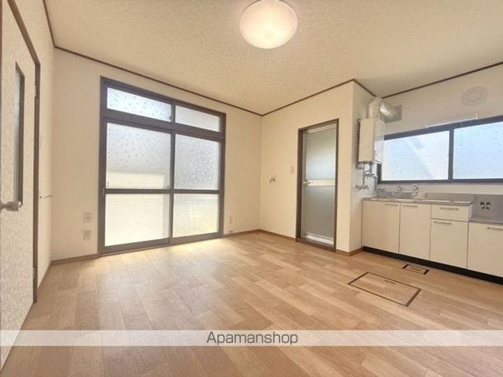 赤川1丁目6番一棟二戸右の居間